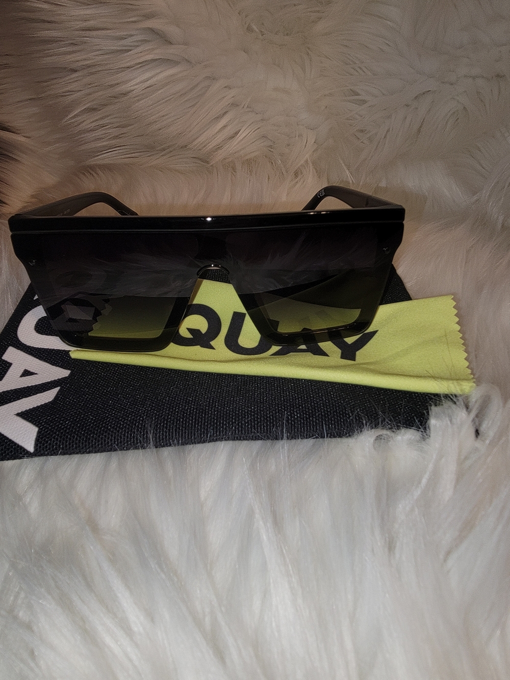 QUAY Hindsight Sunglasses in Black w/ Green Gradient Lenses - Picture 2 of 5